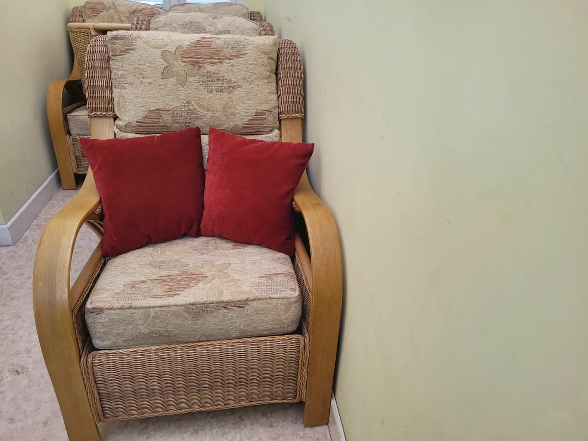 Wicker Suite Superior quality with table & cushion - Image 2