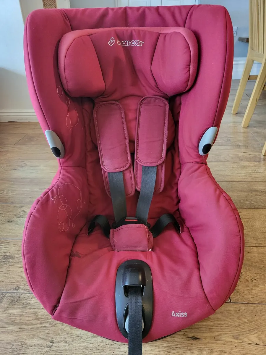 Maxi Cosi Axiss swivel car seat - Image 1