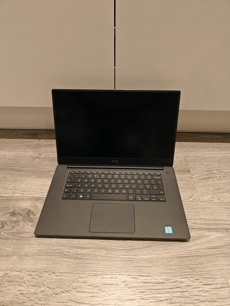 Dell Precision 5520 | i7 | 16GB | 256GB | 15.6" FH - Image 1