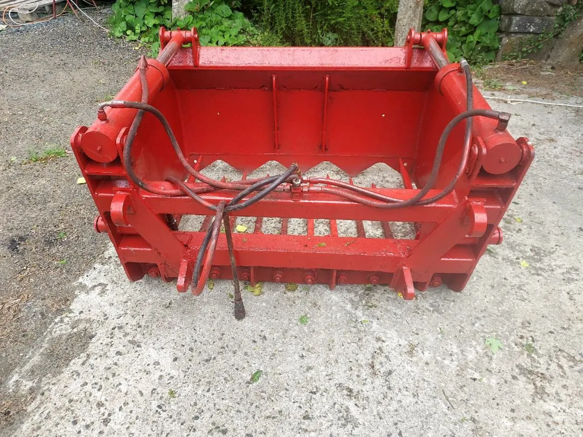 Mac Hale silage grab and bucket - Image 1