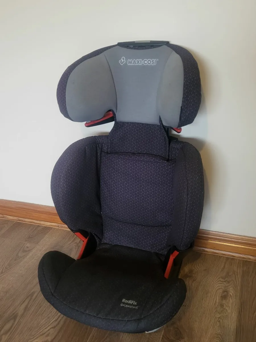 Maxi Cosi Rodifix (Grp 2-3) Carseat - Image 1