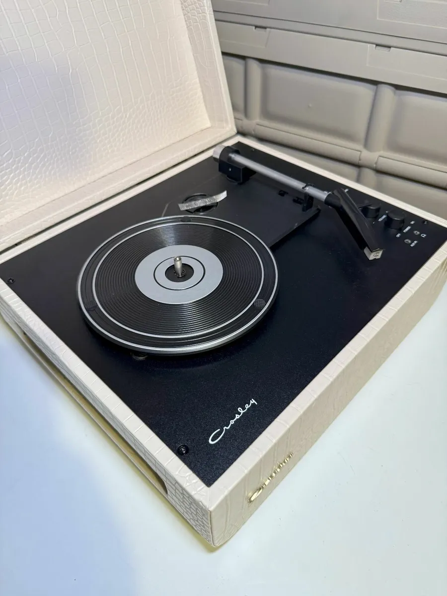 New Vinyl Bluetooth record player - Crosley - Image 1