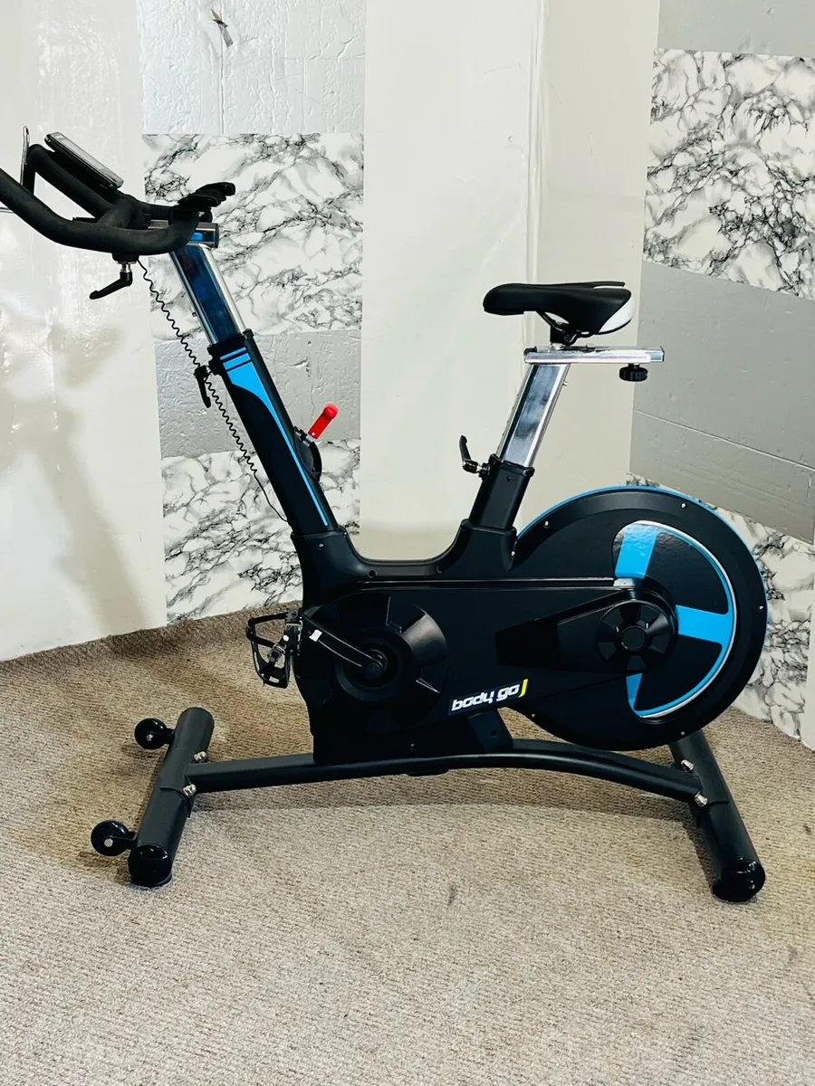 HAVEY DUTY EXERCISE BIKE 20 KG WHEEL NEW CONDITION - Image 2