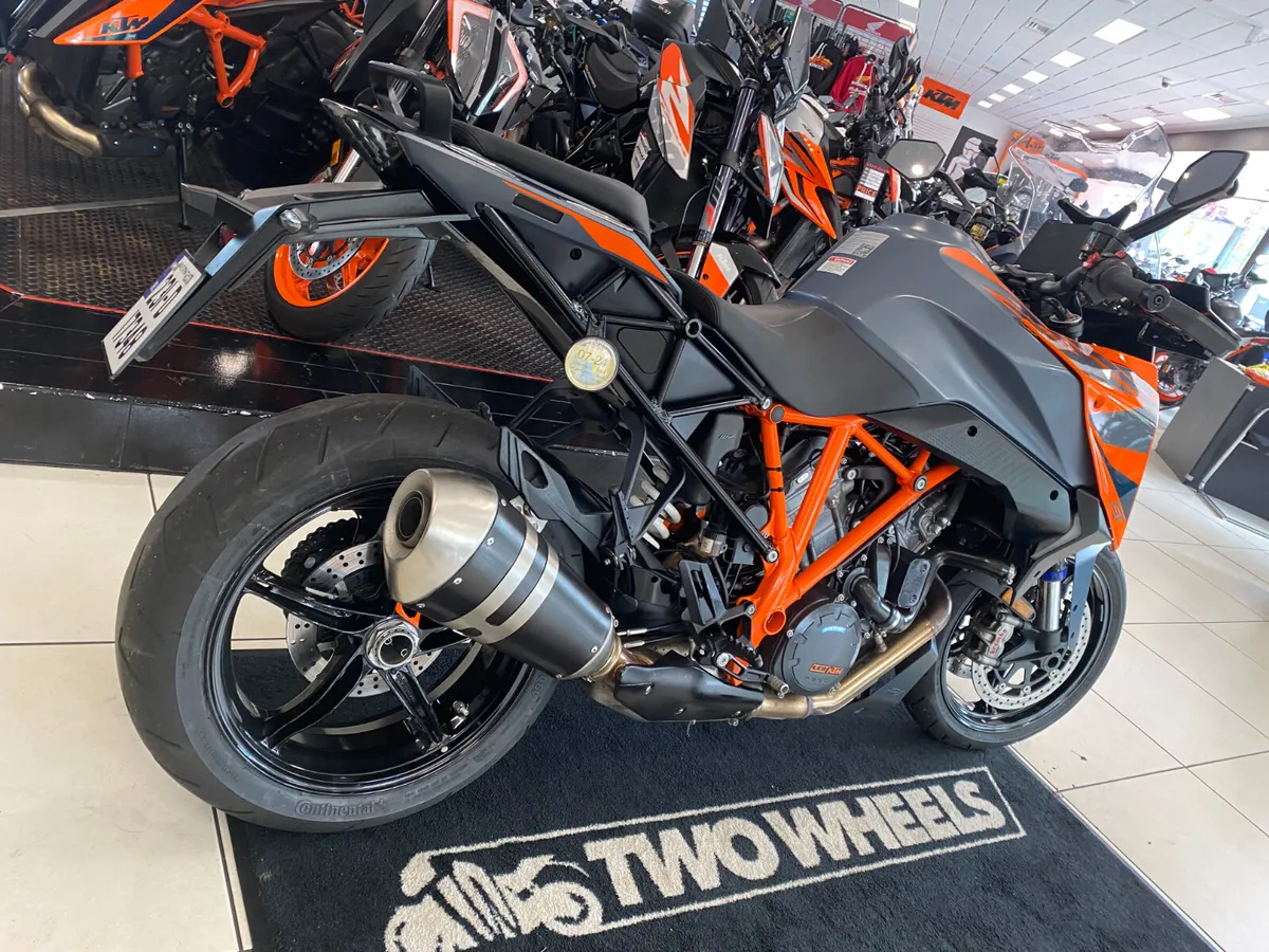 KTM 1290 Super Duke GT - Image 2