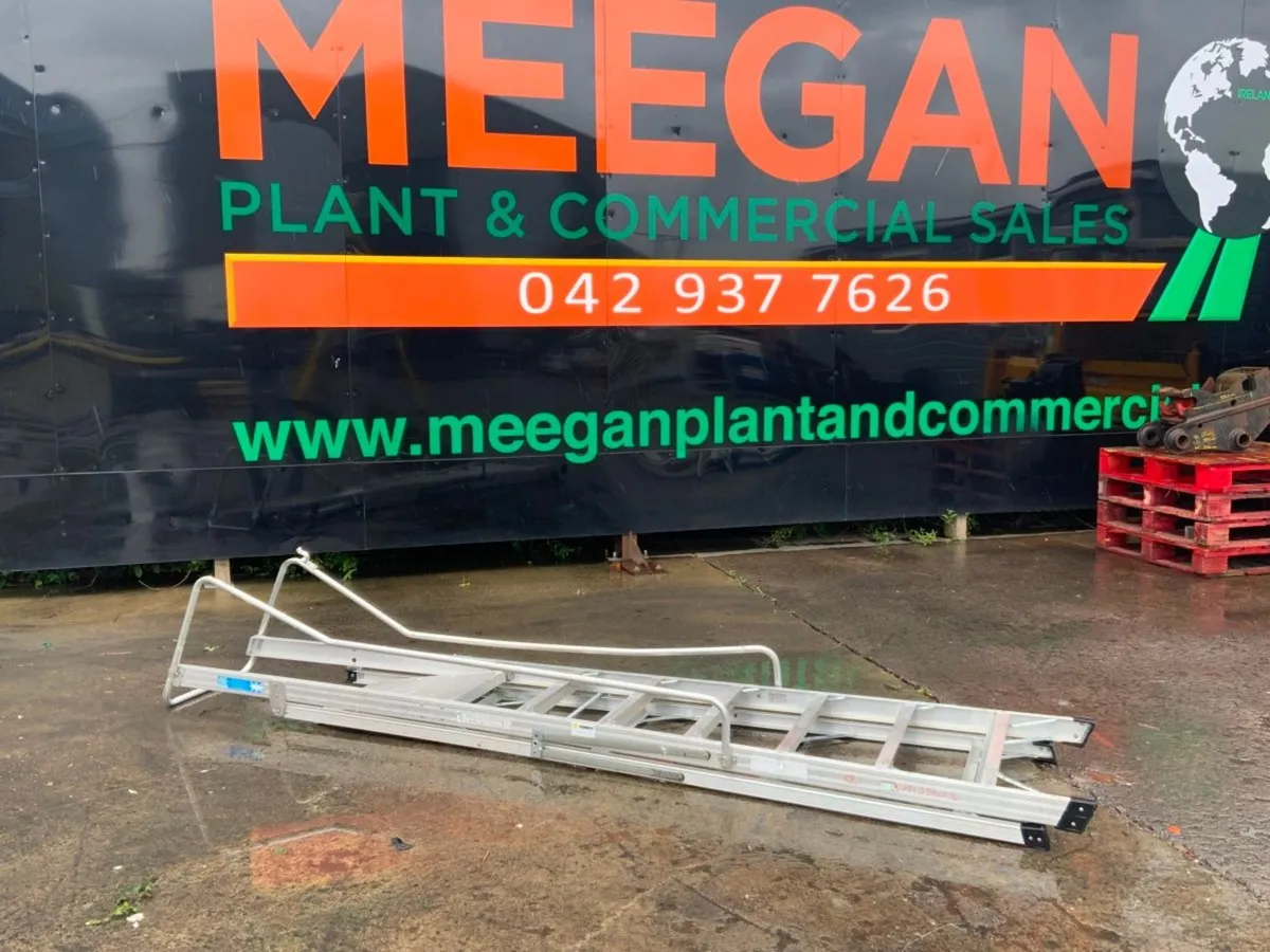 8 STEP ALUMINIUM PLATFORM LADDER.........442-2. - Image 2