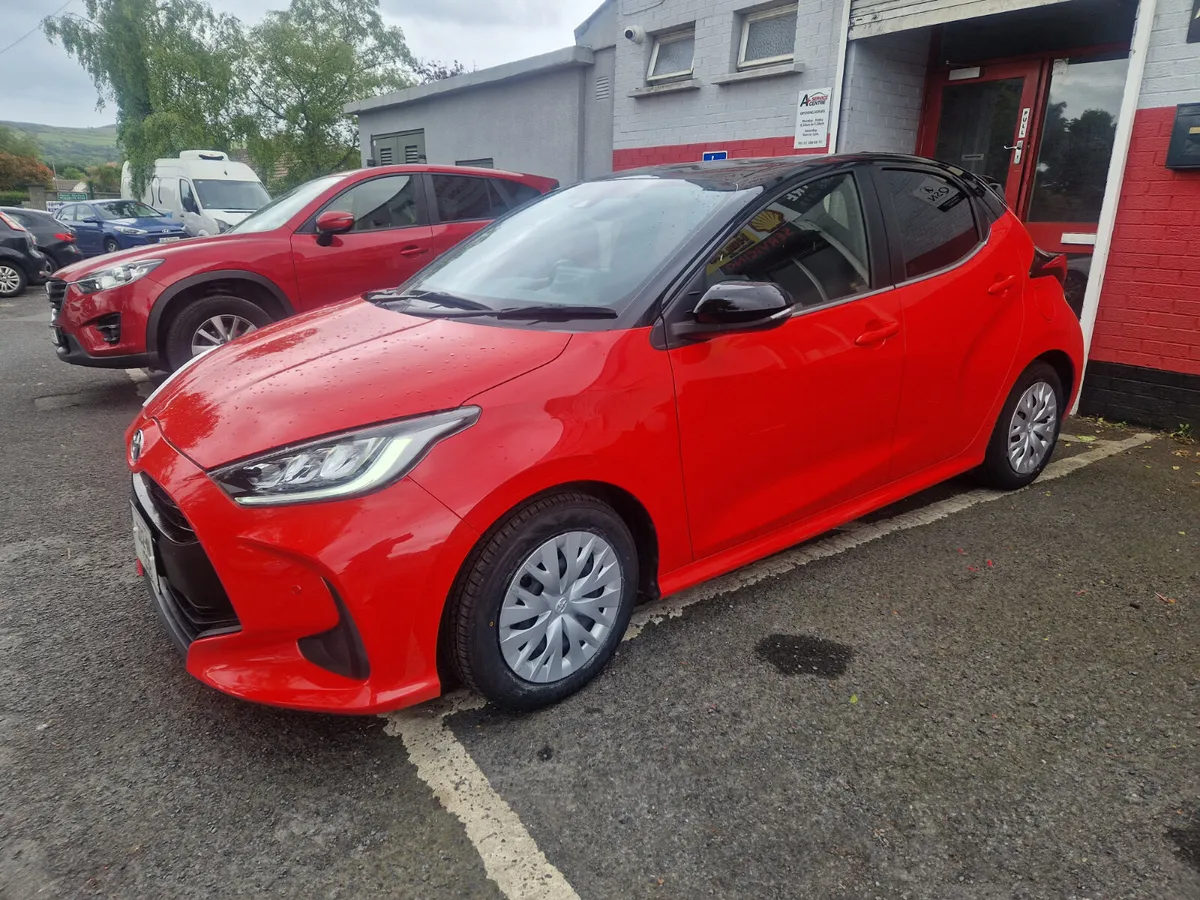 Toyota Yaris Hybrid Auto, Low Mileage - Image 3
