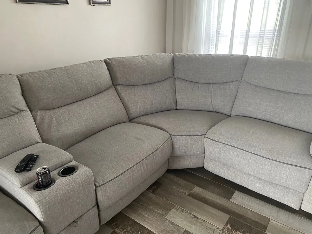 Corner suite Couch - Image 4