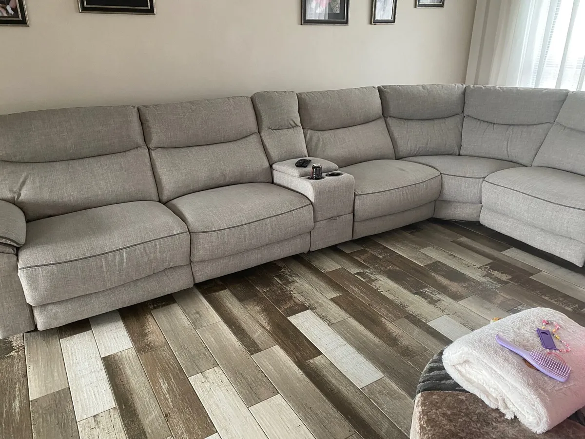 Corner suite Couch - Image 1