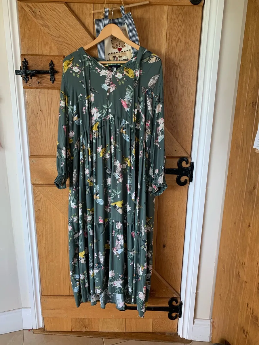 Ladies Clothing - Image 1