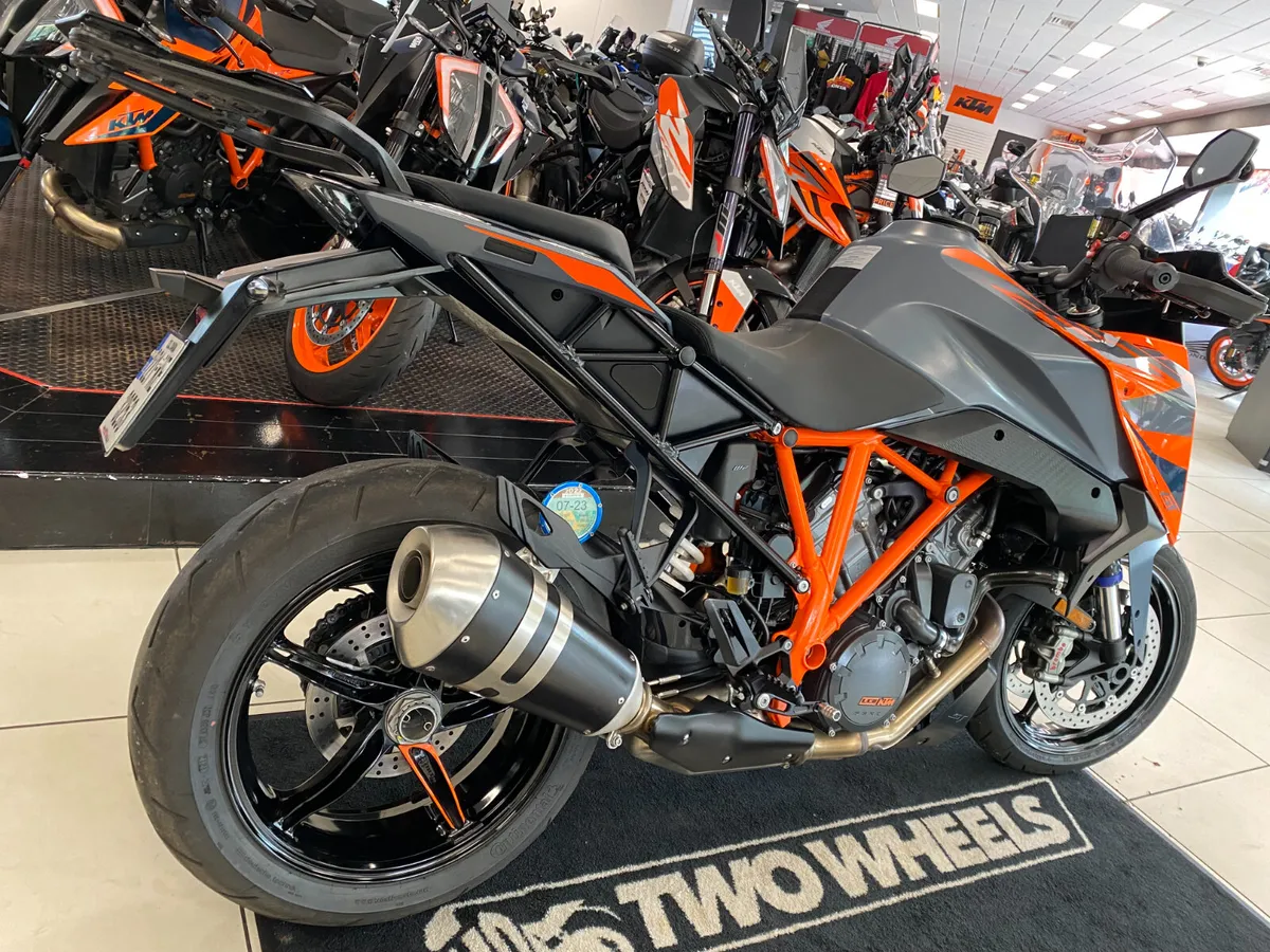 KTM 1290 Super Duke GT - Image 2