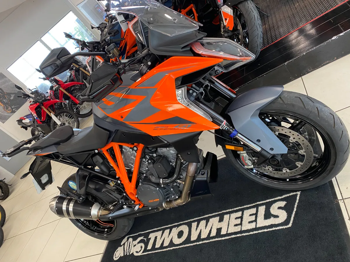 KTM 1290 Super Duke GT - Image 3