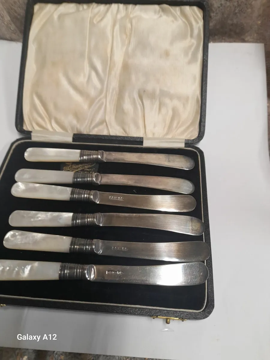 Vintage box silver plate tea knives - Image 1