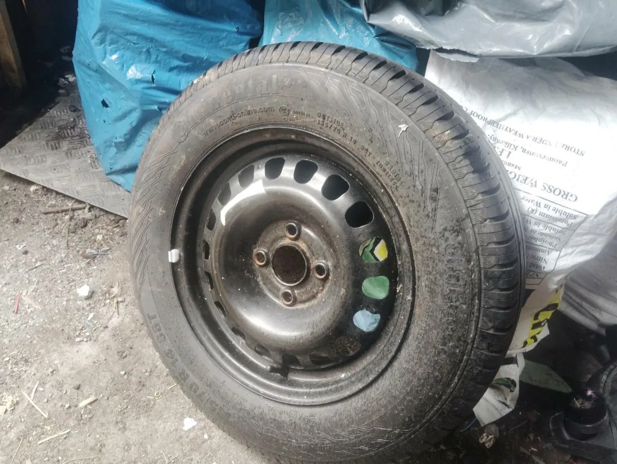 Tire (185/70/14r) - Image 1