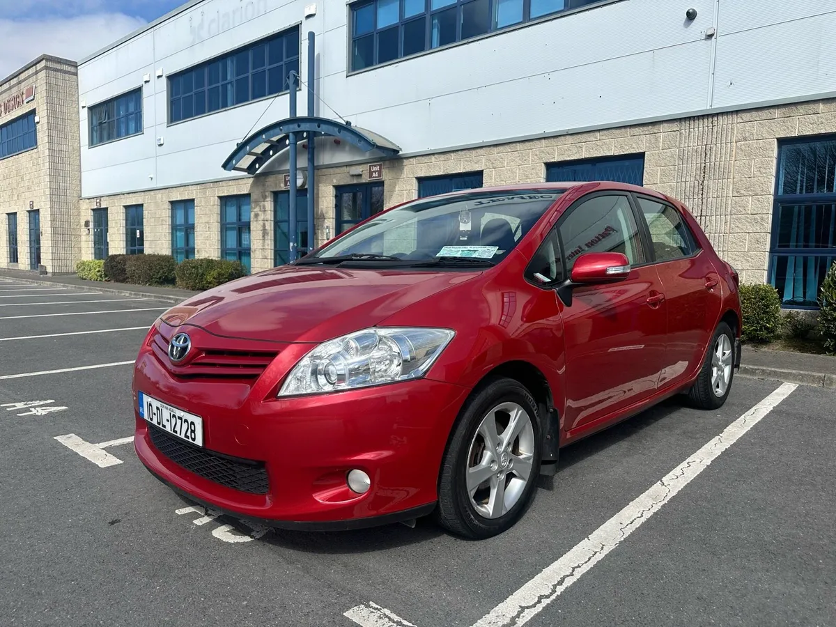 TOYOTA AURIS 1.3 petrol Full service history - Image 2