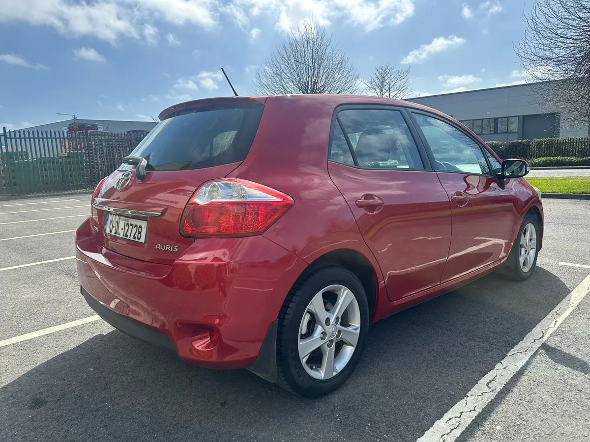 TOYOTA AURIS 1.3 petrol Full service history - Image 3