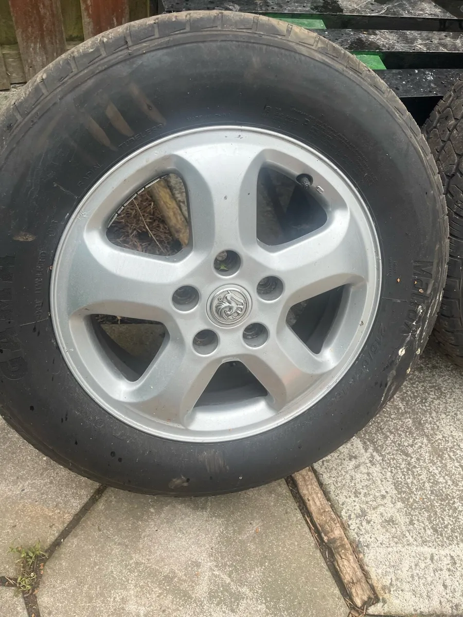 Vivaro alloys wheel - Image 4