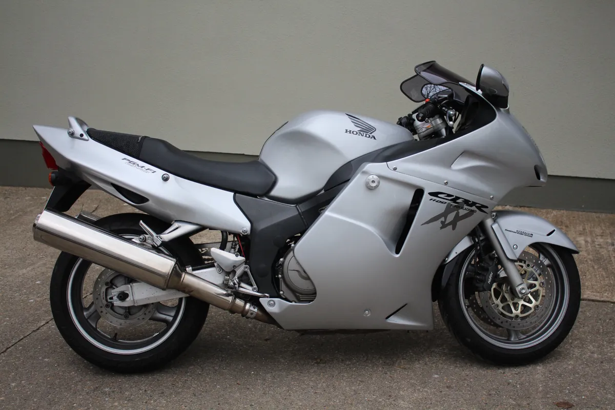 Honda CBR1100 Blackbird - Image 1