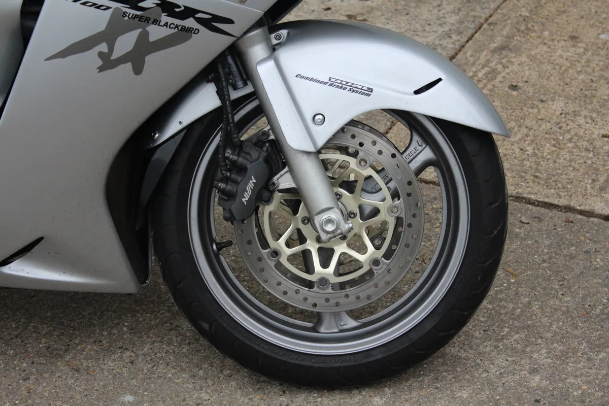 Honda CBR1100 Blackbird - Image 3