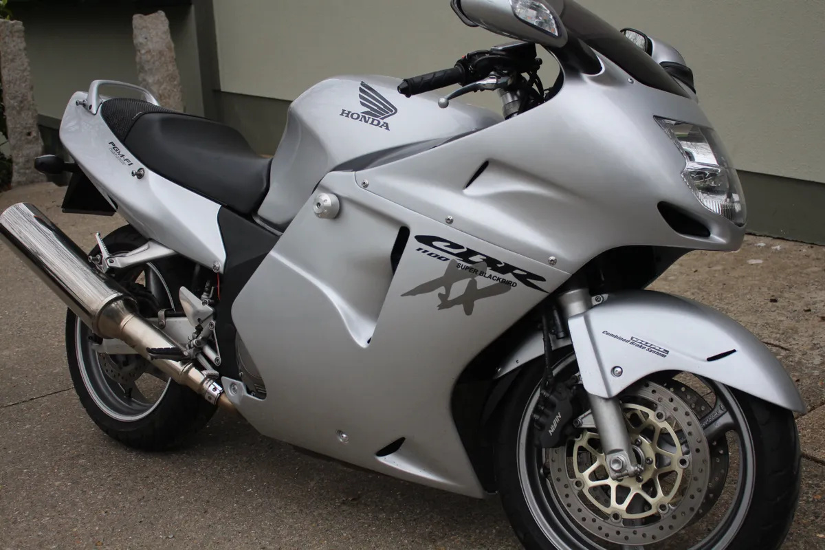 Honda CBR1100 Blackbird - Image 4