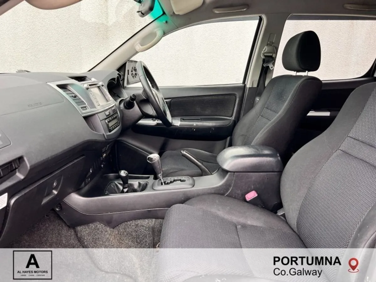 Toyota HiLux 3.0 D4D Invincible DC 171PS  NO Vat - Image 4