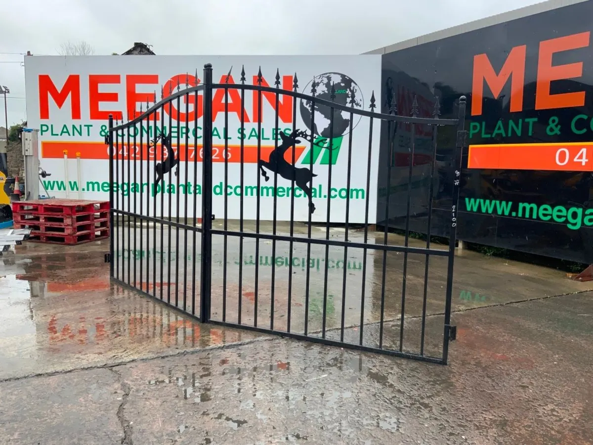 14ft DECORATIVE ENTRANCE GATES.......63w. - Image 3
