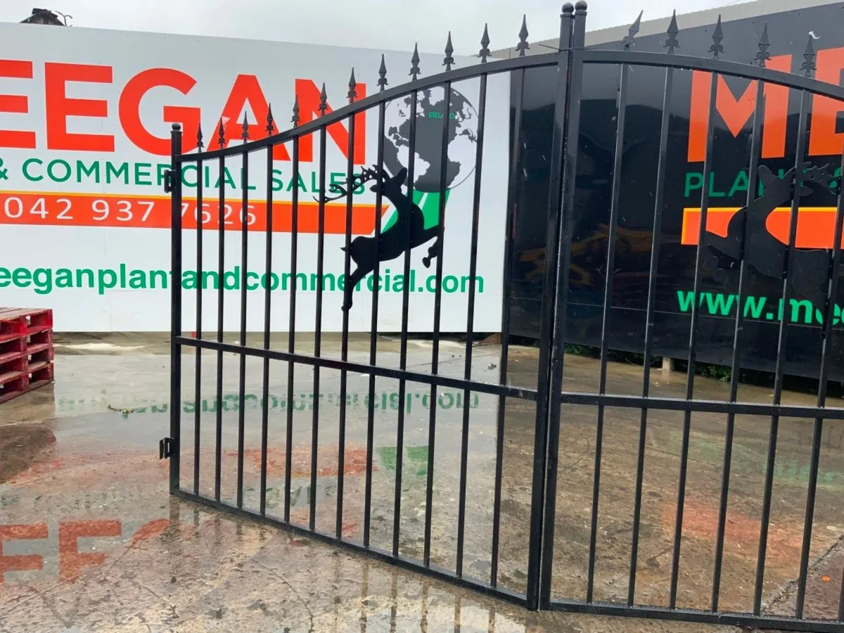 14ft DECORATIVE ENTRANCE GATES.......63w. - Image 4