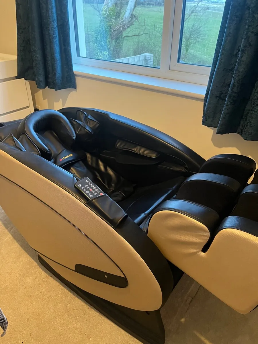 Zero gravity Massage chair - Image 4