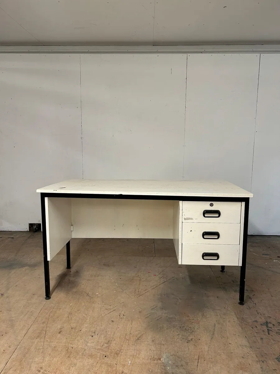 5 office desks - Image 2