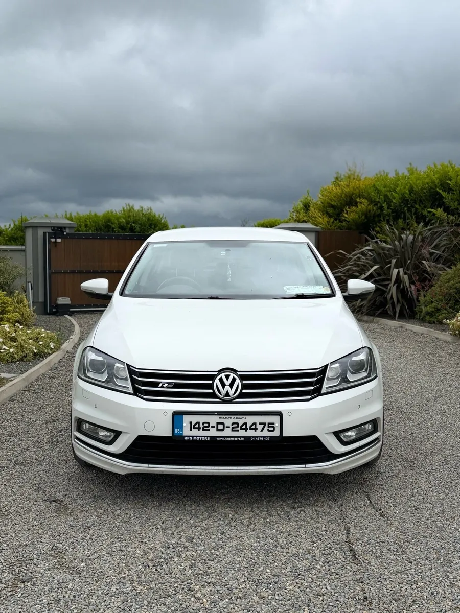 2014 Volkswagen Passat R-line - Image 2