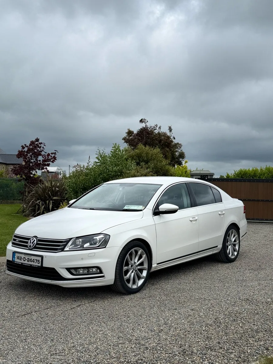 2014 Volkswagen Passat R-line - Image 3