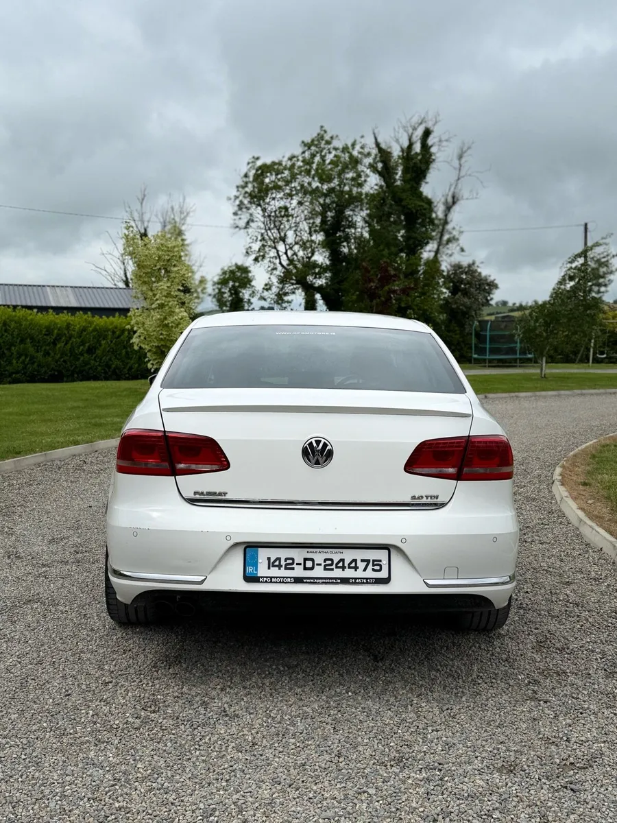 2014 Volkswagen Passat R-line - Image 4