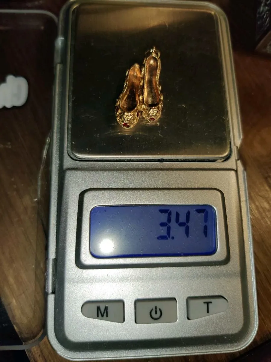 BALLET GARNET, 9CT Solid Gold Vintage Charm ! - Image 3