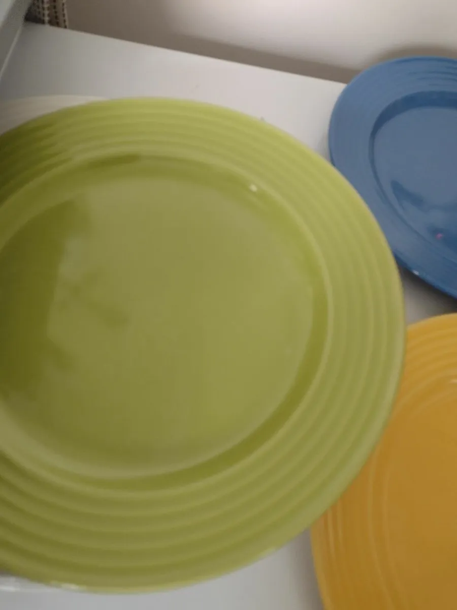 3 colourful dinner plates - Image 1