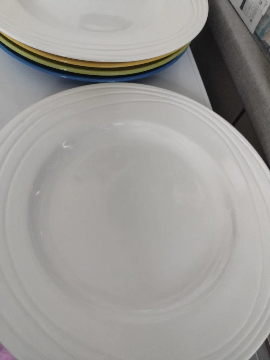3 large white dinner plates - Image 1