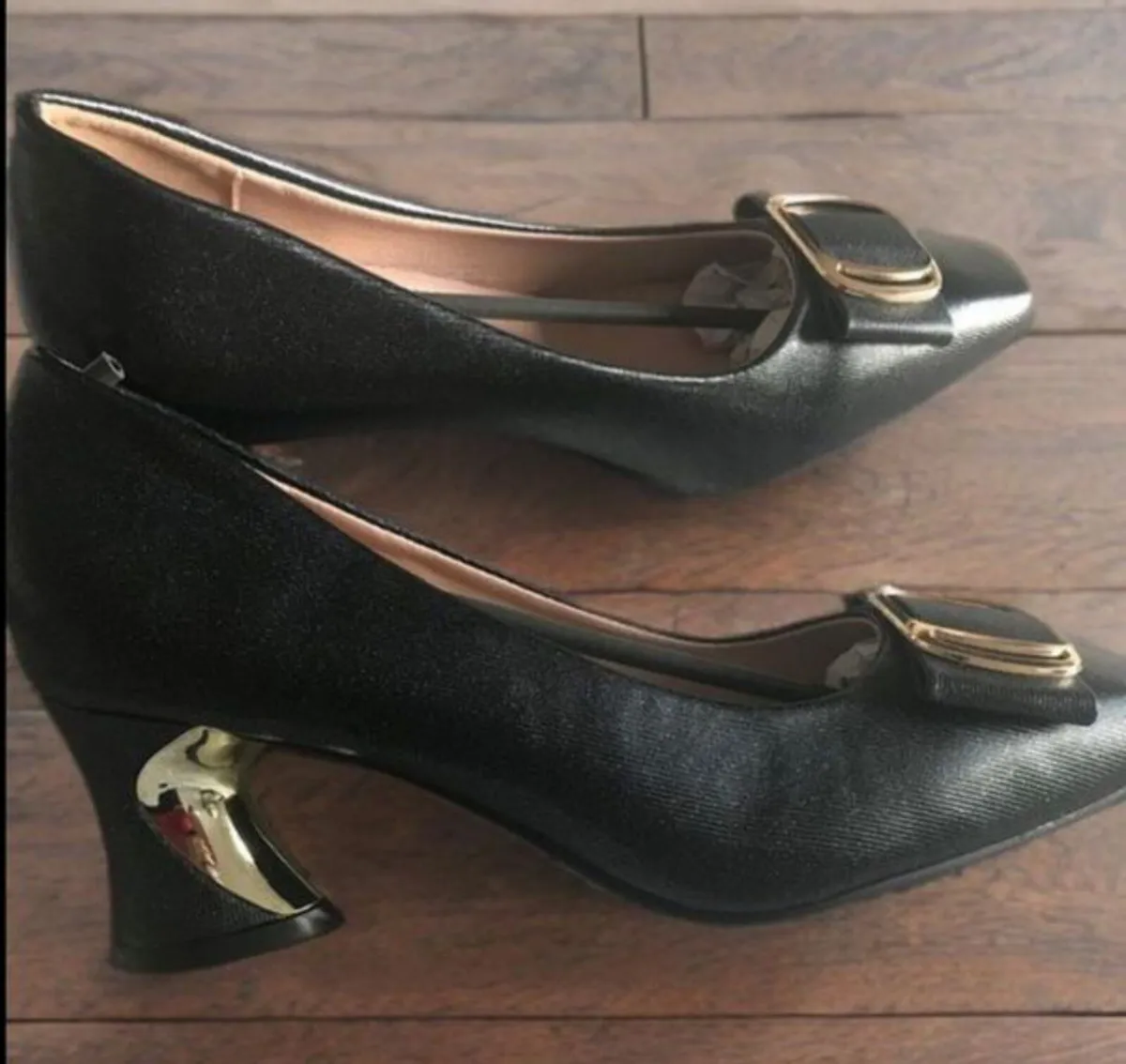 Brand New Ladies Shoes UK.5.. - Image 1