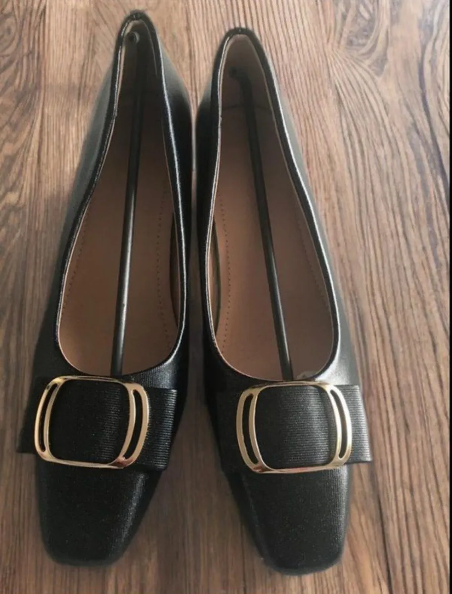 Brand New Ladies Shoes UK.5.. - Image 2