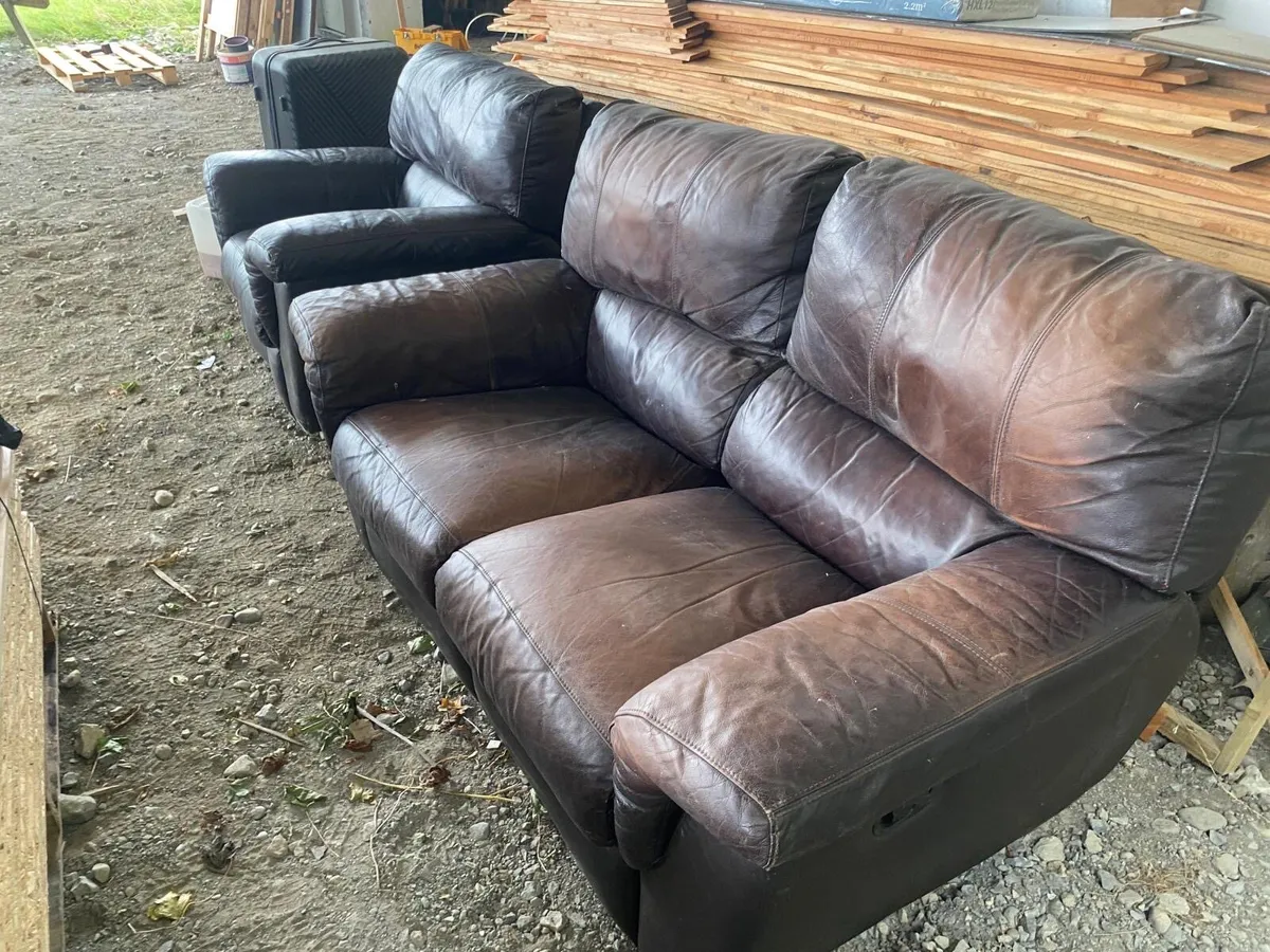 2 seater and 1 seater recliner leather chairs - Image 1
