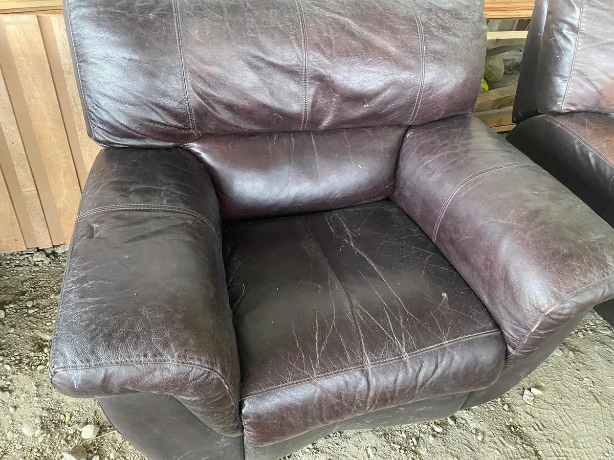 2 seater and 1 seater recliner leather chairs - Image 3