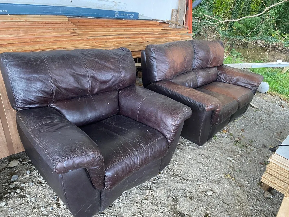 2 seater and 1 seater recliner leather chairs - Image 4