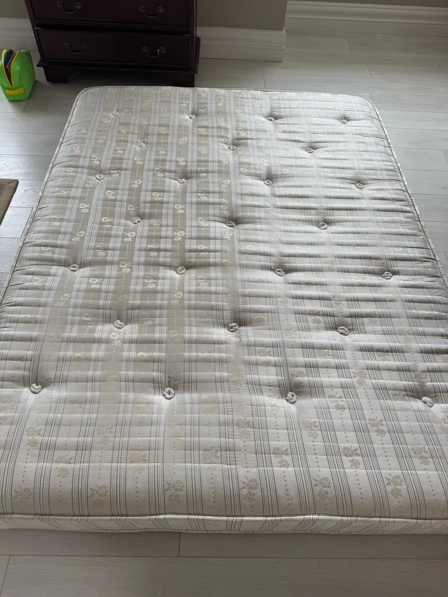 Free king size mattress - Image 1