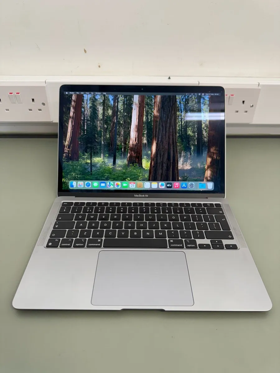 MacBook Air M1 - Image 2