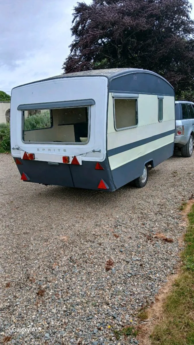 Vintage 3 berth caravan - Image 3