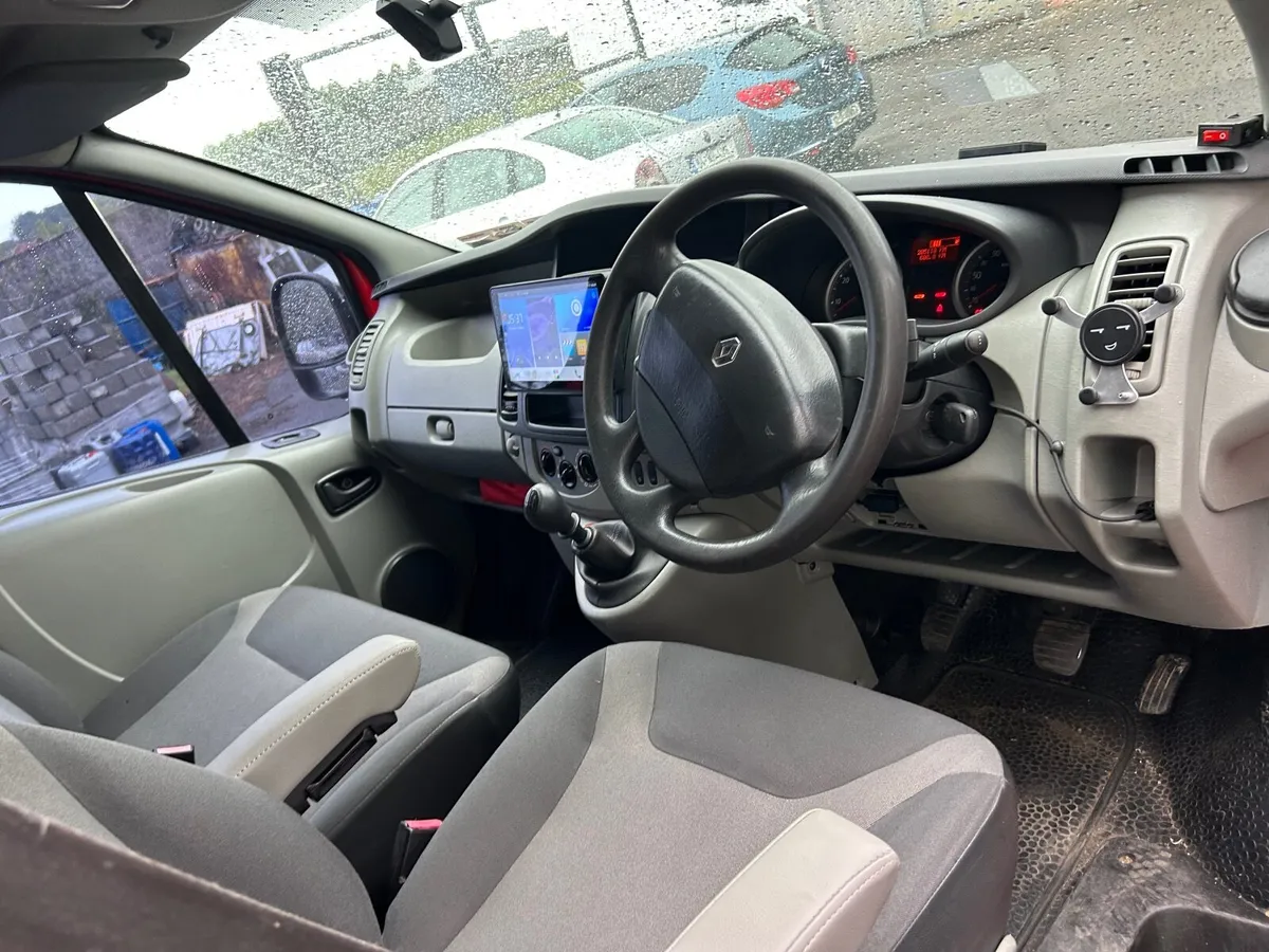 Renault Trafic 2012 - Image 2