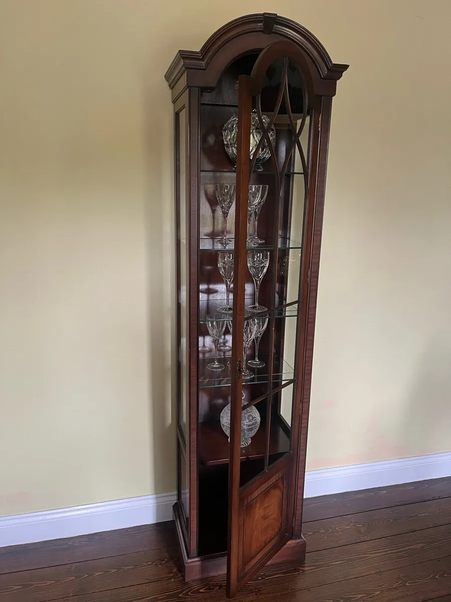 Beautiful Victorian style Mahogany cabinet - Image 1