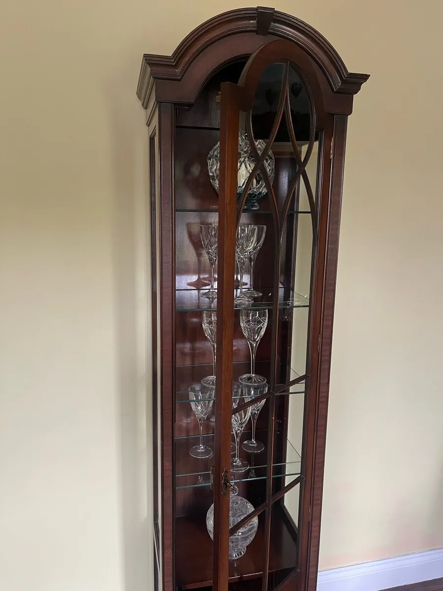 Beautiful Victorian style Mahogany cabinet - Image 2