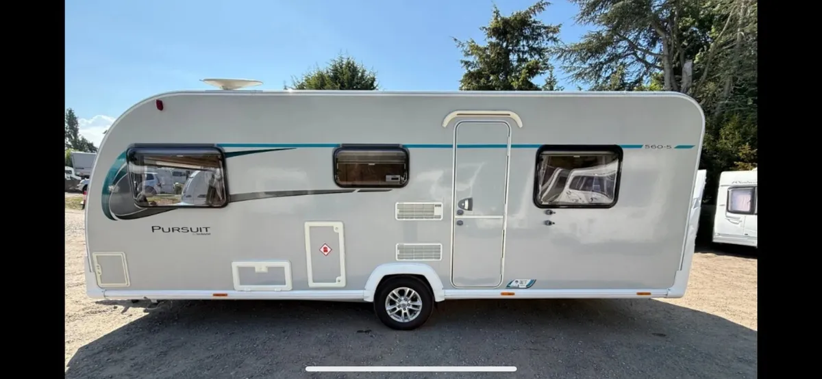 2015 BAILEY PURSUIT 560-5 SILVER SIDED 5/6 BERTH - Image 2
