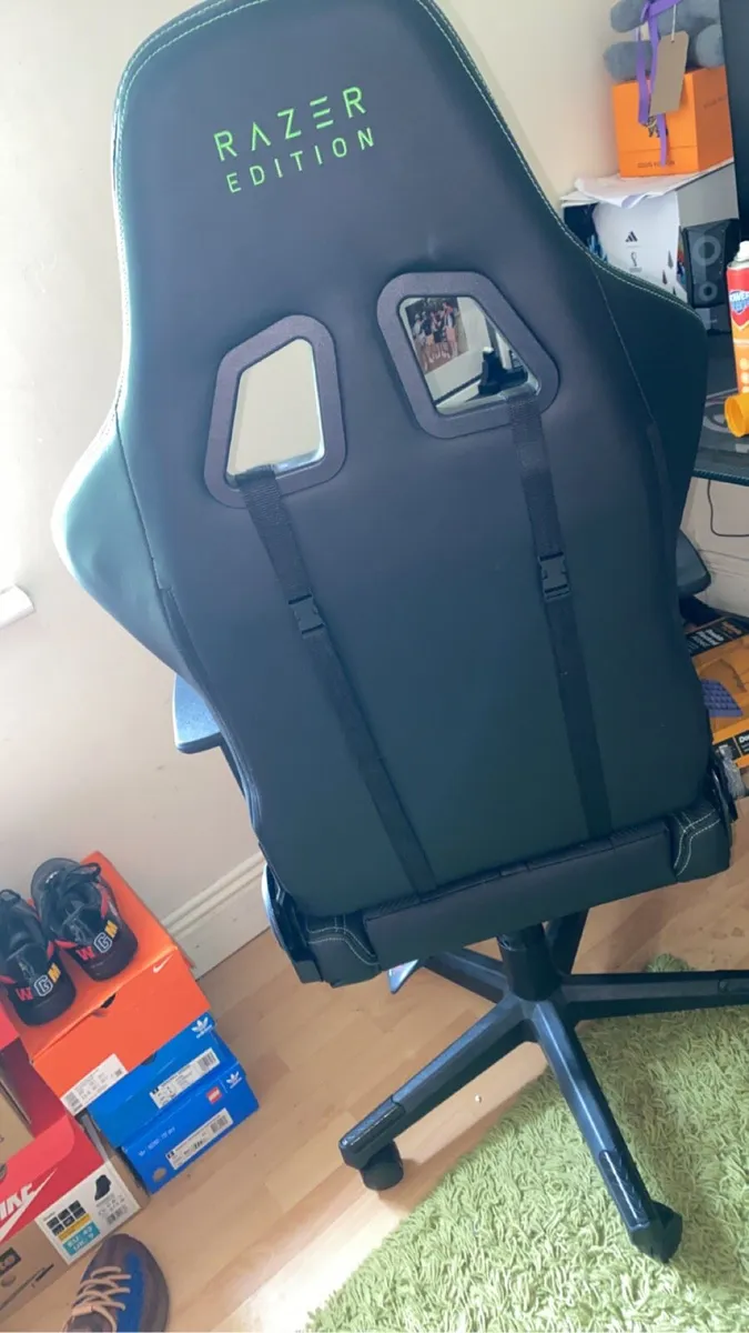 Razor gaming chair - Image 2