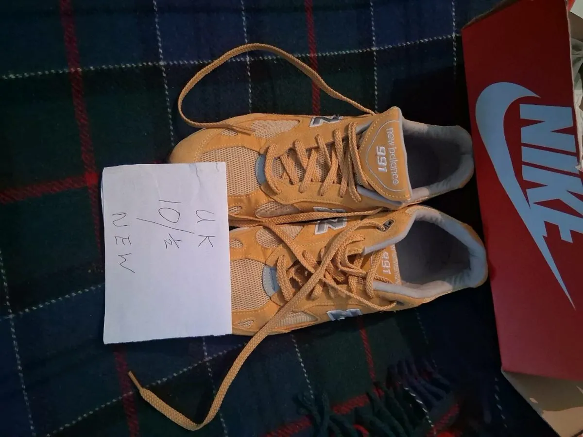 Shoe s - Image 1