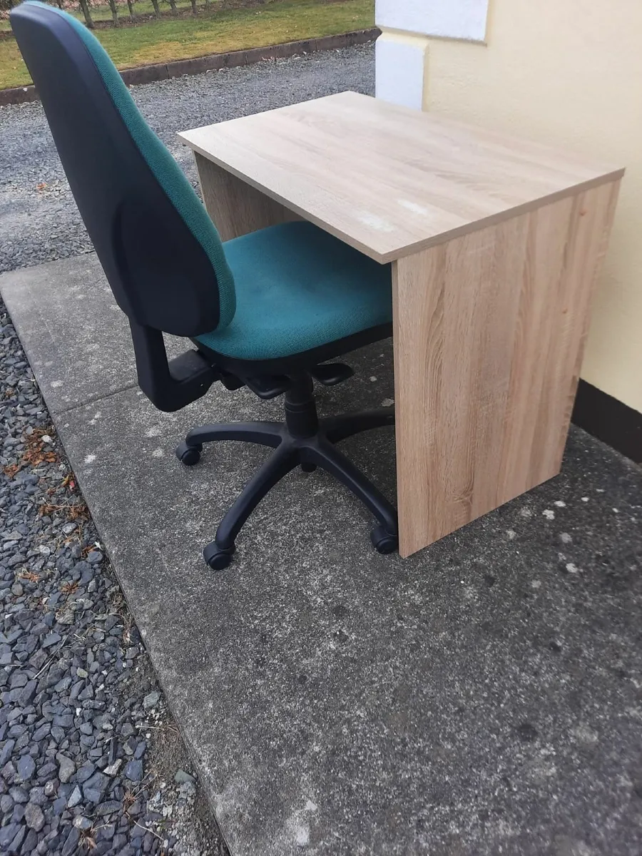 Office desk and chair - Image 4