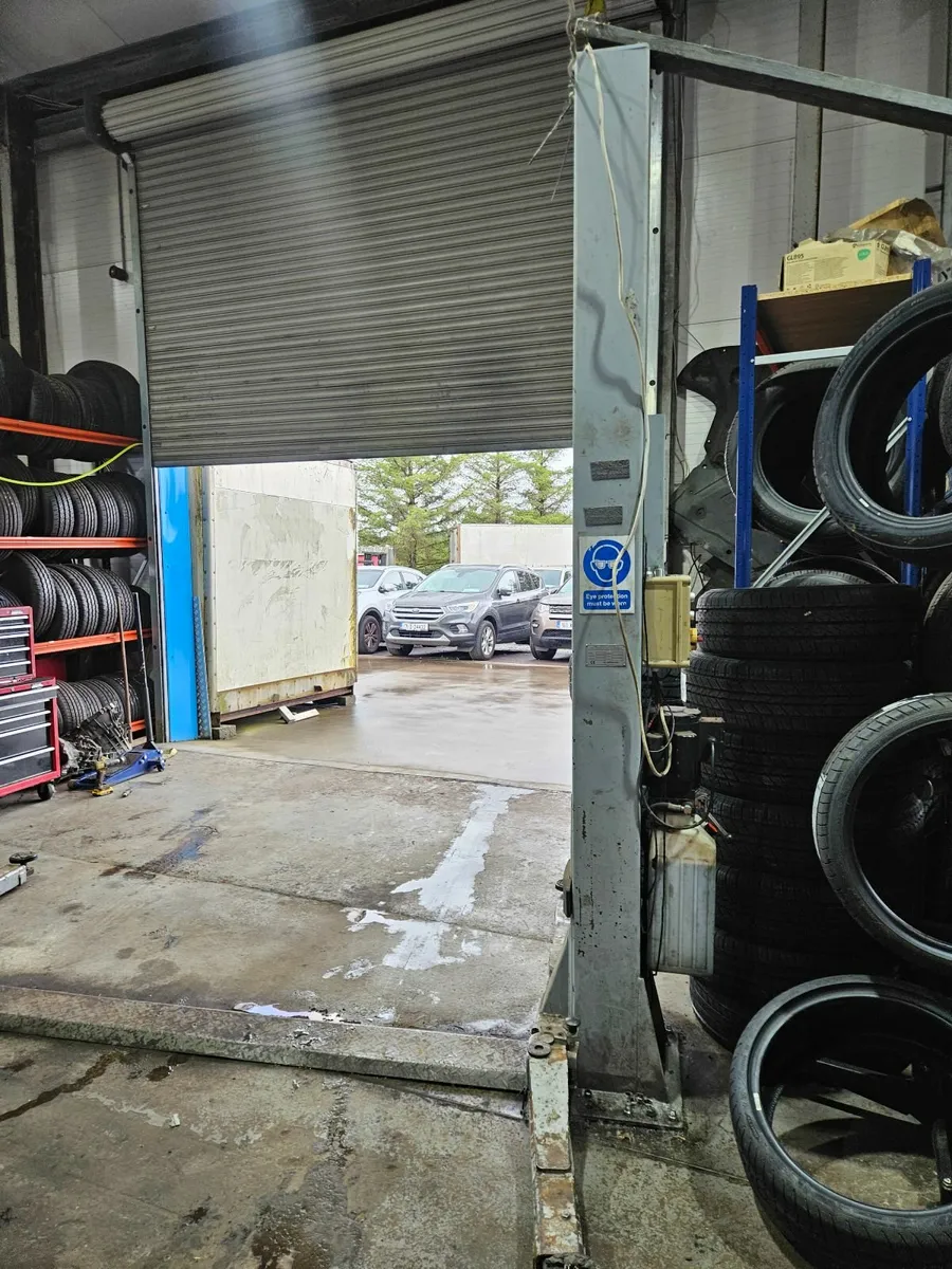 Dama Car Lift - Image 1